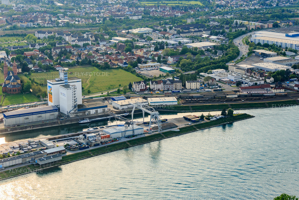 Luftbild: Rheinhafen mit MTU GmbH Worms Hafen Betrieb in Worms im Bundesland Rheinland-Pfalz in Deutschland. Foto: IMG_088182.jpg vom 09.05.2016 durch Werner Riehm/FLY-FOTO.deÜber mtu