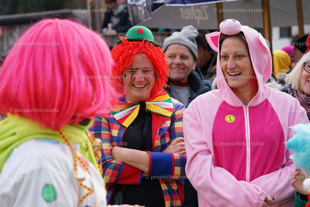 09-news-2023-Feb11-Fasching-Weissenbach-DSC02059 | Info aus dem Bezirk Reutte/Ausserfern Tirol sowie eine umfangreiche Bilddatenbank über die gesamte Region: Lechtal, Talkessel Reutte, Tannheimertal, Zwischentoren. Lech, Plansee, Zugspitze, Grenztunnel, B179, Fernpassstraße, Verkehr, Lawinen, Tradition, - Realisiert mit Pictrs.com