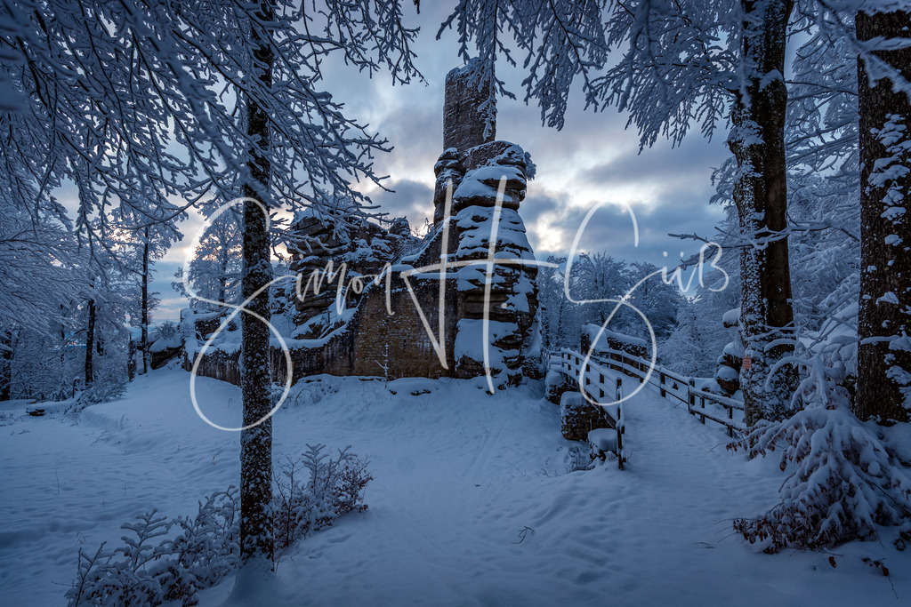 Burgruine Weißenstein im Winter II | simonsuess - Realisiert mit Pictrs.com