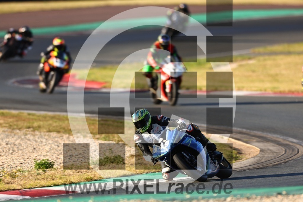 0549-20240914_05551 | Schöne Erinnerungen an spannende Momente - das festzuhalten ist unser Job. PIXELrace.de ist seit 2003 auf den Rennstrecken Europas unterwegs um die Action draußen beim Fahren und die wunderbare Stimmung imm Fahrerlager für euch einzufangen.