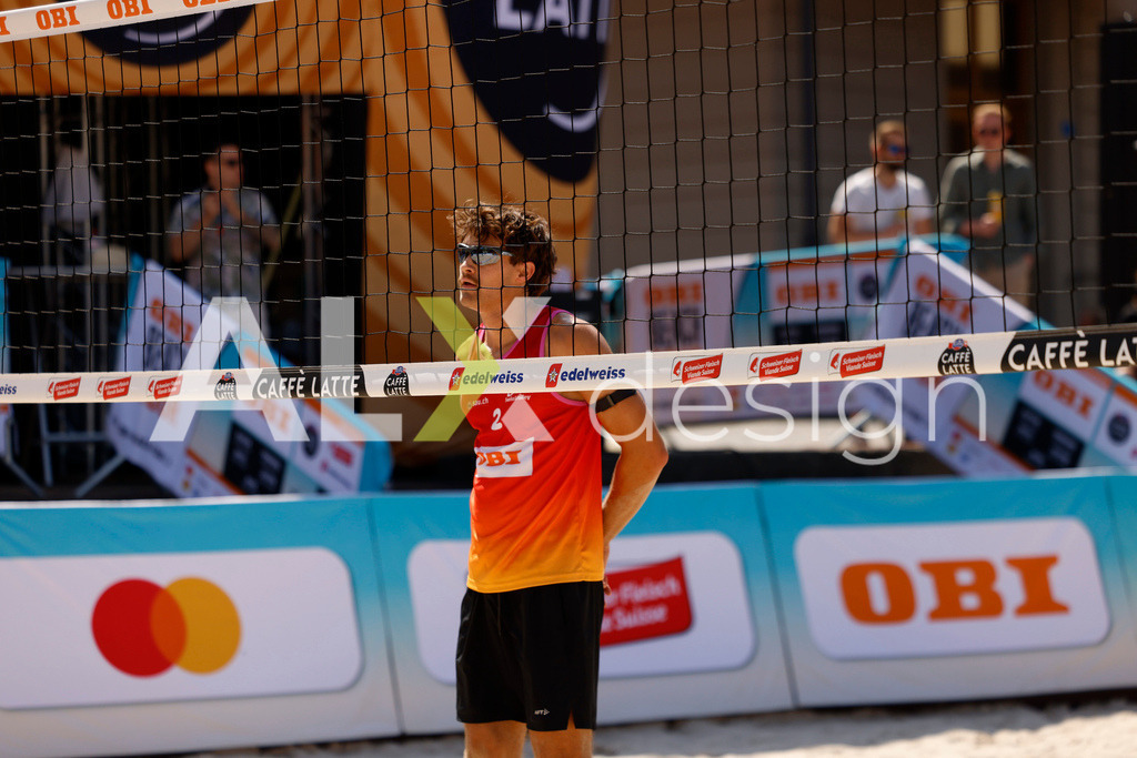 Obi BeachTour 2026 - Basel | BASEL, SWITZERLAND - JULY 18: SIMON LEFFLER (SUI)  during the Obi BeachTour 2026 match between ALLEMANN / LEFFLER (SUI) and MASSEREY / SCHNEGG (SUI) at Barfüsserplatz on July 18, 2026 in Basel, Switzerland. - Realisiert mit Pictrs.com