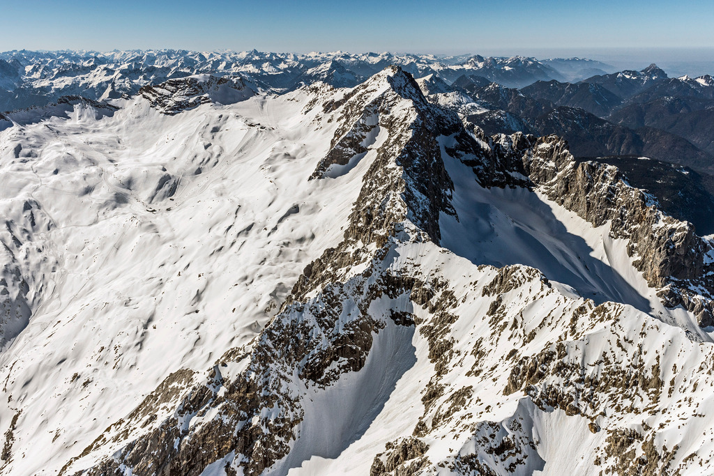 Felsen- Massiv und Berglandschaft des Zugspitzmassiv mit den Gipfeln der Zugspitze | Felsen- Massiv und Berglandschaft des Zugspitzmassiv mit den Gipfeln der Zugspitze