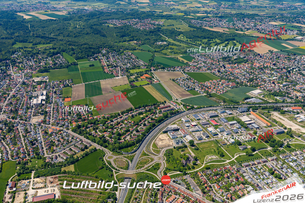 Die Luftaufnahme Leitershofen - Stadtbergen wurde 2021 mittels Flugzeug (keine Drohne) erstellt. Hohe Auflösung -für große Poster und Wandbilder geeignet!