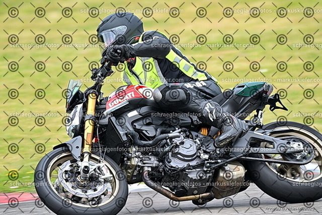 25bt02-0292 | markuskiefer.com - Realisiert mit Pictrs.com