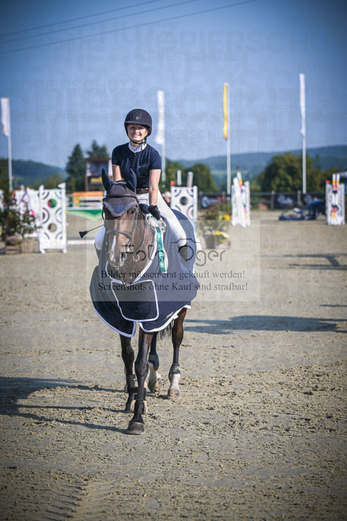 DOS_0012 | Entdecke hochwertige Reitturnierfotos von Foto Oger. Professionell, emotional und authentisch – jetzt Lieblingsmomente im Shop bestellen.Deutschlandweite Turnierfotografie. - Realisiert mit Pictrs.com