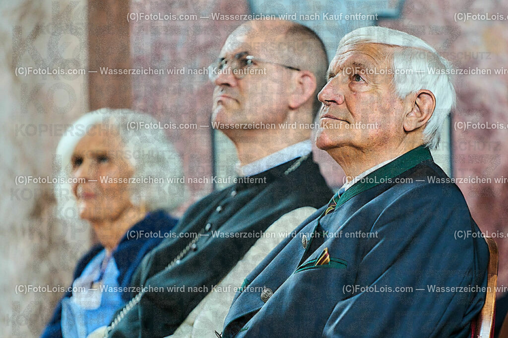 ALP0214_XXXIX_Chopin-Festival_Eroeffnung_Maurer-Hildebrand | (C)FotoLois.com, Alois Spandl, XXXIX. internationales CHOPIN-Festival in der Kartause Gaming, Eröffnung des Festivals mit Einmarsch der Goldhaubengruppe Lackenhof mit der Musikkapelle Gaming sowie den Ehrengästen und Eröffnungsansprachen in der Barockbibliothek, Fr 4. August 2023.