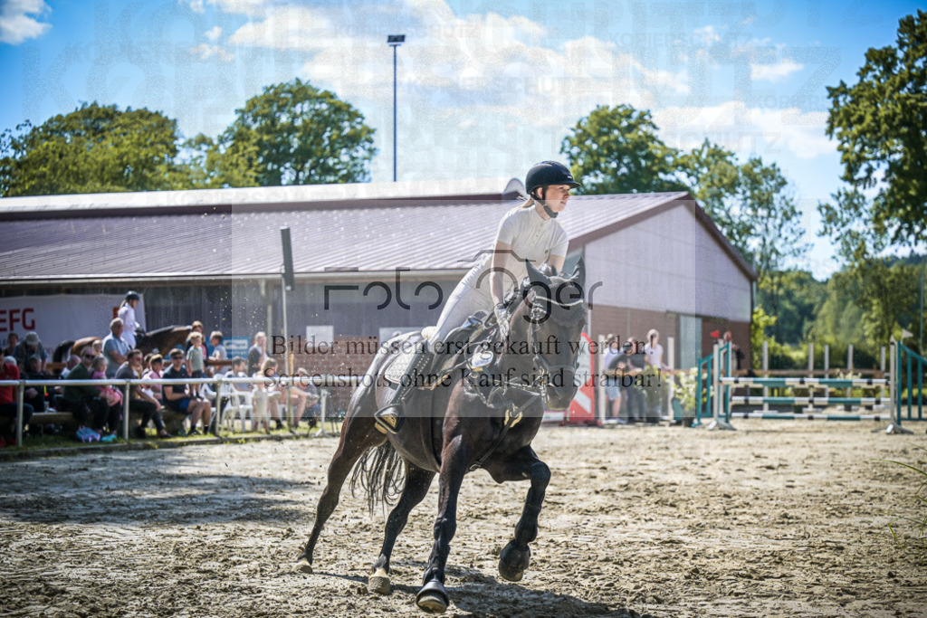 DOS_2226 | Entdecke hochwertige Reitturnierfotos von Foto Oger. Professionell, emotional und authentisch – jetzt Lieblingsmomente im Shop bestellen.Deutschlandweite Turnierfotografie. - Realisiert mit Pictrs.com