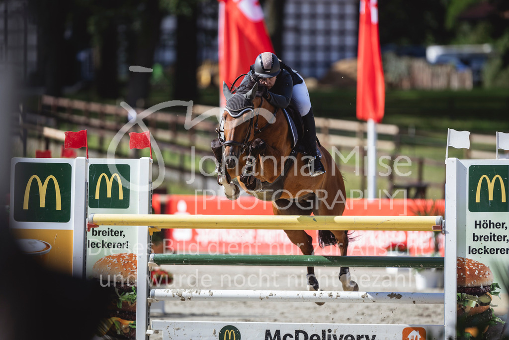 240714_BHO_M2-Spr-1-229 | Deine schönsten Turniermomente als professionelle Fotos! Entdecke hochwertige Pferdesport-Fotografie im Online-Shop. Jetzt Fotos finden & bestellen!