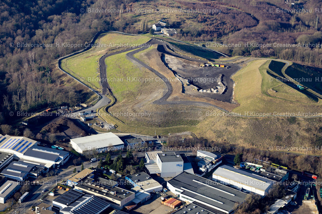 Luftbild Velbert-8647 | Luftbildfotografie Gelände der aufgeschütteten Mülldeponie der " Gesellschaft für Kompostierung und Recycling Velbert mbH " in Velbert im Bundesland Nordrhein-Westfalen, Deutschland - Realisiert mit Pictrs.com
