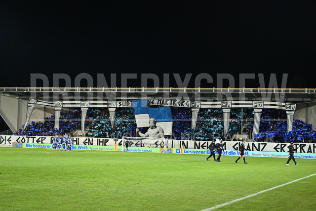 TSV Egger Glas Hartberg vs SV Oberbank Ried – Austrian Bundesliga Match | TSV Egger Glas Hartberg and SV Oberbank Ried. High-intensity match action, tackles, shots on goal, celebrations, fan atmosphere and stadium scenes captured in professional quality. The image shows the fans from Hartberg.