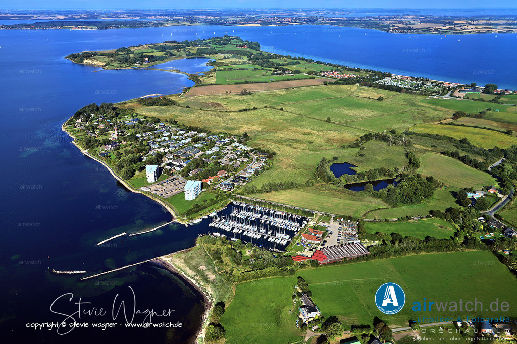 Luftbild Halbinsel Holnis bei Glücksburg  | Die Halbinsel ist Teil des FFH-Gebietes „Küstenbereiche Flensburger Förde von Flensburg bis Geltinger Birk“ und des EU-Vogelschutzgebietes „Flensburger Förde“, was ihre besondere ökologische Bedeutung unterstreicht.