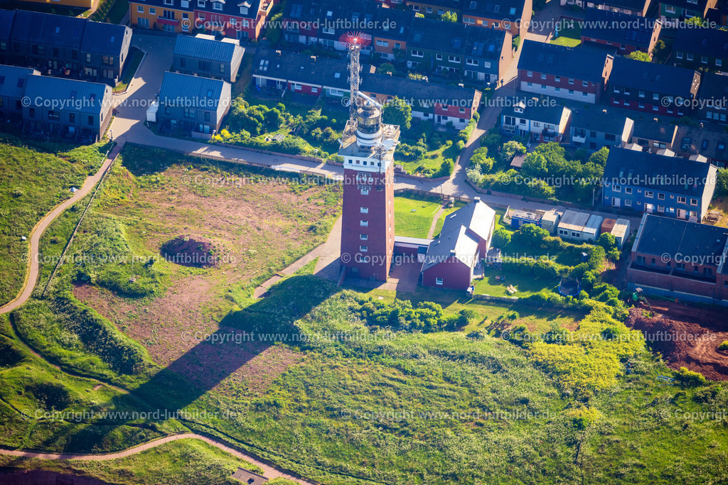 Helgoland_Leuchtturm_ELS_2283100623 | HELGOLAND 10.06.2023 Leuchtturm als historisches Seefahrtszeichen im Küstenbereich " Hauptinsel " in Helgoland im Bundesland Schleswig-Holstein, Deutschland. // Lighthouse as a historic seafaring character in the coastal area " Hauptinsel " in Helgoland in the state Schleswig-Holstein, Germany. Foto: Martin Elsen