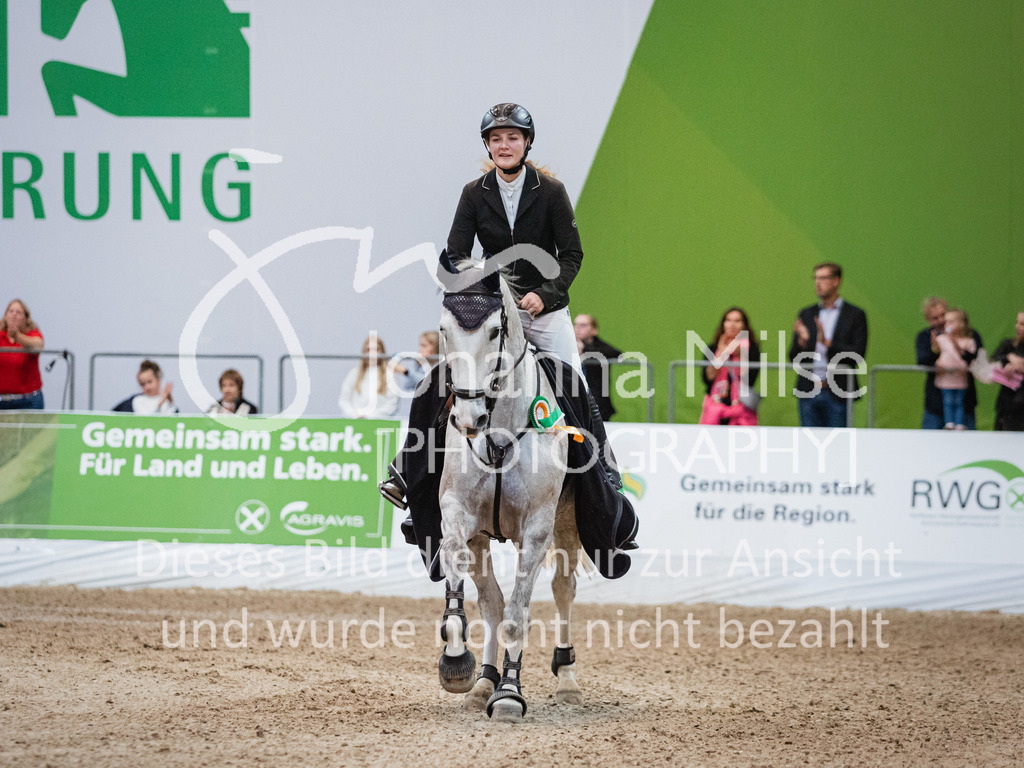 231028_Oldenburg_S1-Spr_Amateure-244 | Deine schönsten Turniermomente als professionelle Fotos! Entdecke hochwertige Pferdesport-Fotografie im Online-Shop. Jetzt Fotos finden & bestellen!
