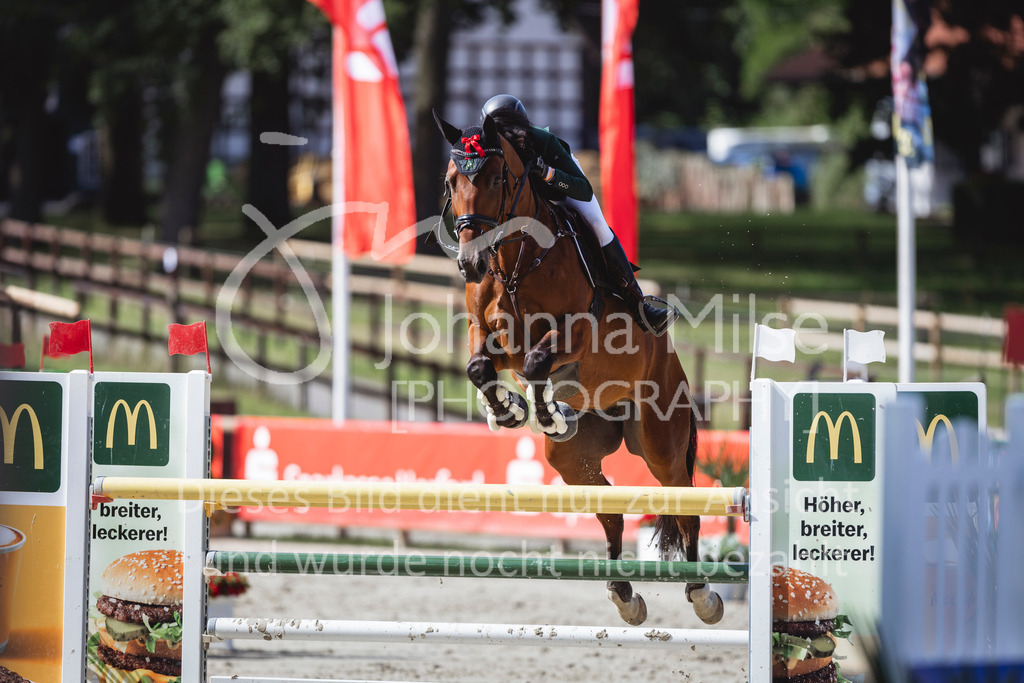 240714_BHO_M2-Spr-1-230 | Deine schönsten Turniermomente als professionelle Fotos! Entdecke hochwertige Pferdesport-Fotografie im Online-Shop. Jetzt Fotos finden & bestellen!