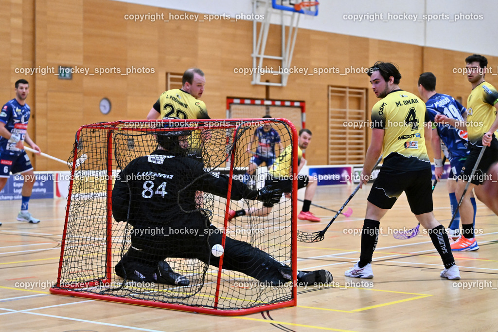 VSV Unihockey  vs. FBK Loka  | #84 Tim Luznar FBK Loka, #4 Maj Oman FBK Loka, #20 Luka Podobnik FBK Loka, Tor VSV Unihockey, VSV Unihockey  vs. FBK Loka , VSV Unihockey  vs. FBK Loka  am 25.01.2026 in Villach (Ballspielhalle St. Martin), Austria, (Photo by Bernd Stefan)