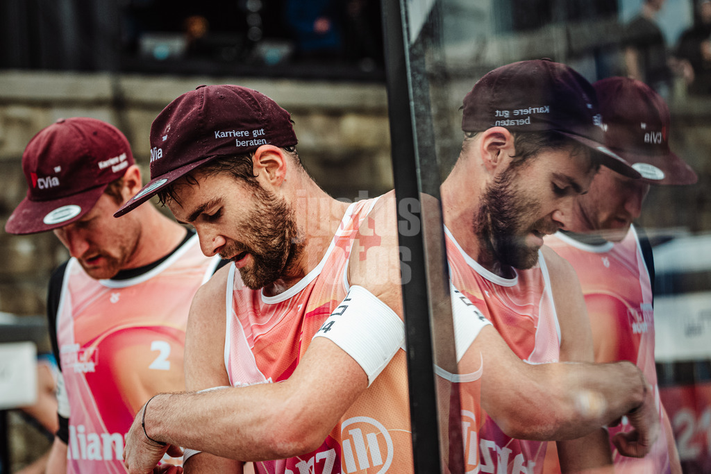 Beachvolleyball | Männer | German Beach Tour 2024 | Tourstop Düsseldorf | 18.05.2024 | v.l. Yannick Harms und Manuel Harms mit Spiegelung