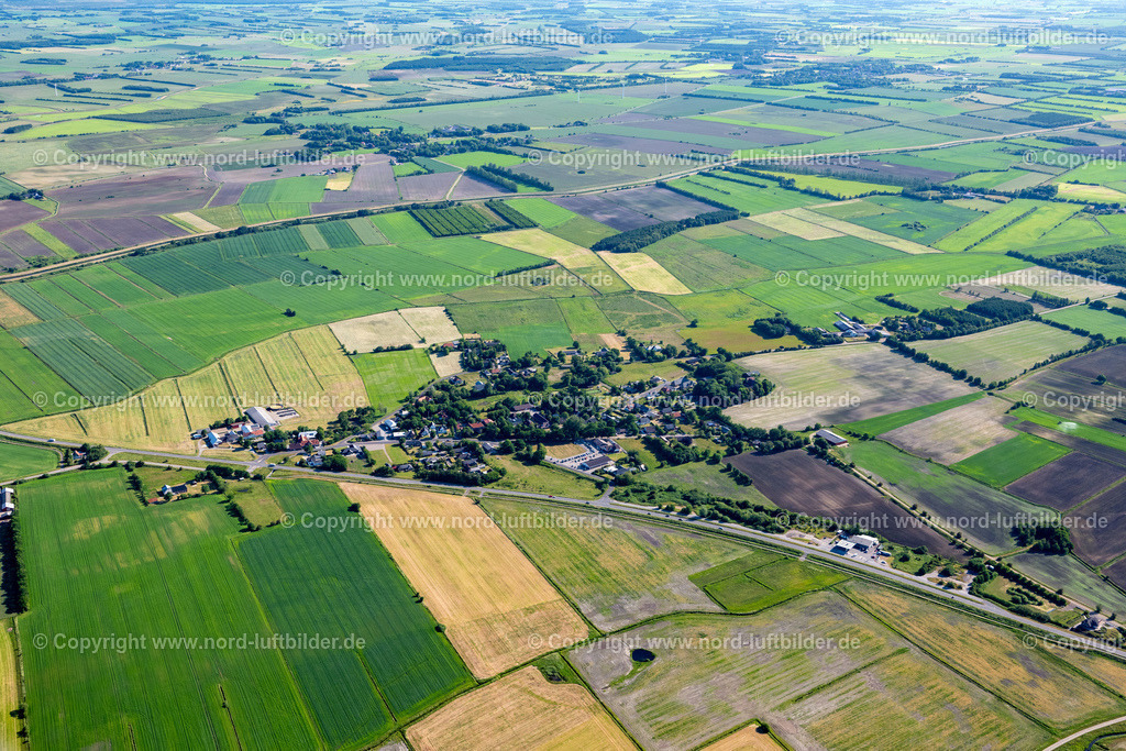 Sxd_Dänemark_Tondern_ELS_7590100623 | TONDERN 10.06.2023 Ortsansicht am Rande von landwirtschaftlichen Feldern und Nutzflächen in Tondern in Region Syddanmark, Dänemark. // Village view on the edge of agricultural fields and land in Tondern in Syddanmark, Denmark. Foto: Martin Elsen