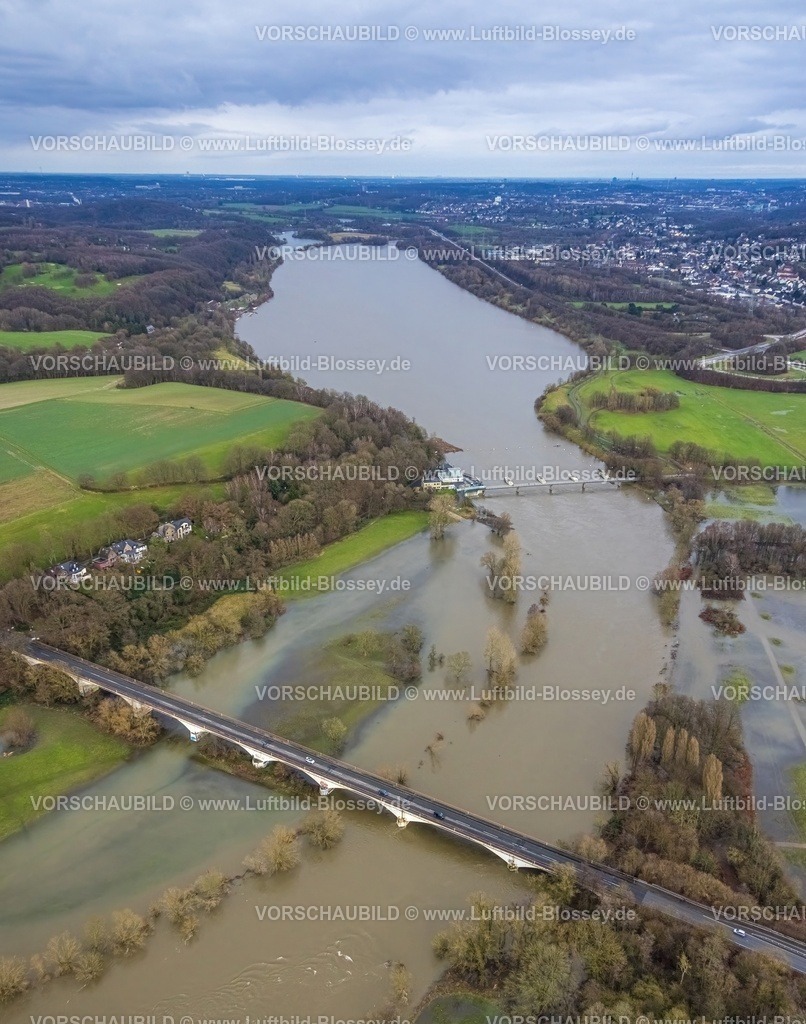 Hattingen231202137Ruhr-topaz | Luftbild, Ruhrhochwasser, Weihnachtshochwasser 2023, Fluss Ruhr tritt nach starken Regenfällen über die Ufer, Überschwemmungsgebiet Ruhrbrücke Kemnade und Kemnader Stausee mit Kemnader Wehr, Blankenstein, Hattingen, Ruhrgebiet, Nordrhein-Westfalen, Deutschland