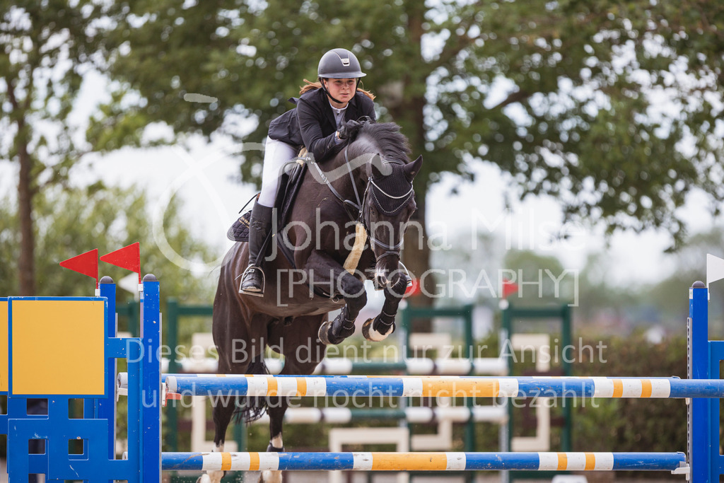 240614_Lemwerder_M2-Springen-423 | Deine schönsten Turniermomente als professionelle Fotos! Entdecke hochwertige Pferdesport-Fotografie im Online-Shop. Jetzt Fotos finden & bestellen!
