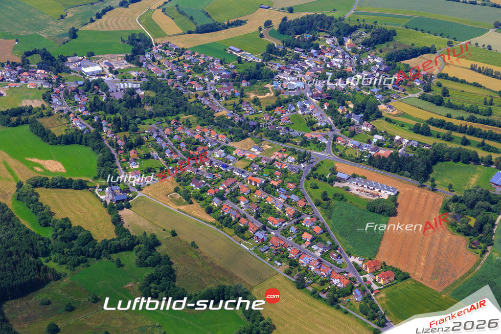 Die Luftaufnahme Schoenbrunn - Wunsiedel wurde vom UL-Flugzeug (keine Drohne) aus fotografiert.Hohe Druck- Auflösung-die Geschenkidee!