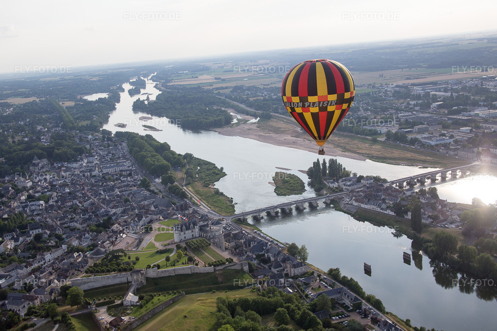 Luftbild: Ortsansicht in Amboise im Bundesland Indre-et-Loire in Frankreich. Foto: IMG_082387.jpg vom 20.06.2015 durch Werner Riehm/FLY-FOTO.de