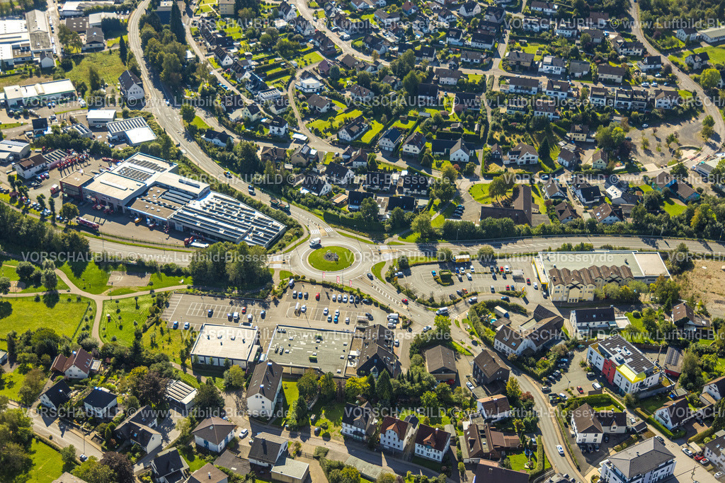 Herscheid230908096 | Luftbild, Ebbe-Kreisel mit Schwungräder Skulptur, Dunkel Autokran GmbH mit Solardach, Landesstraße L561, Herscheid, Sauerland, Nordrhein-Westfalen, Deutschland