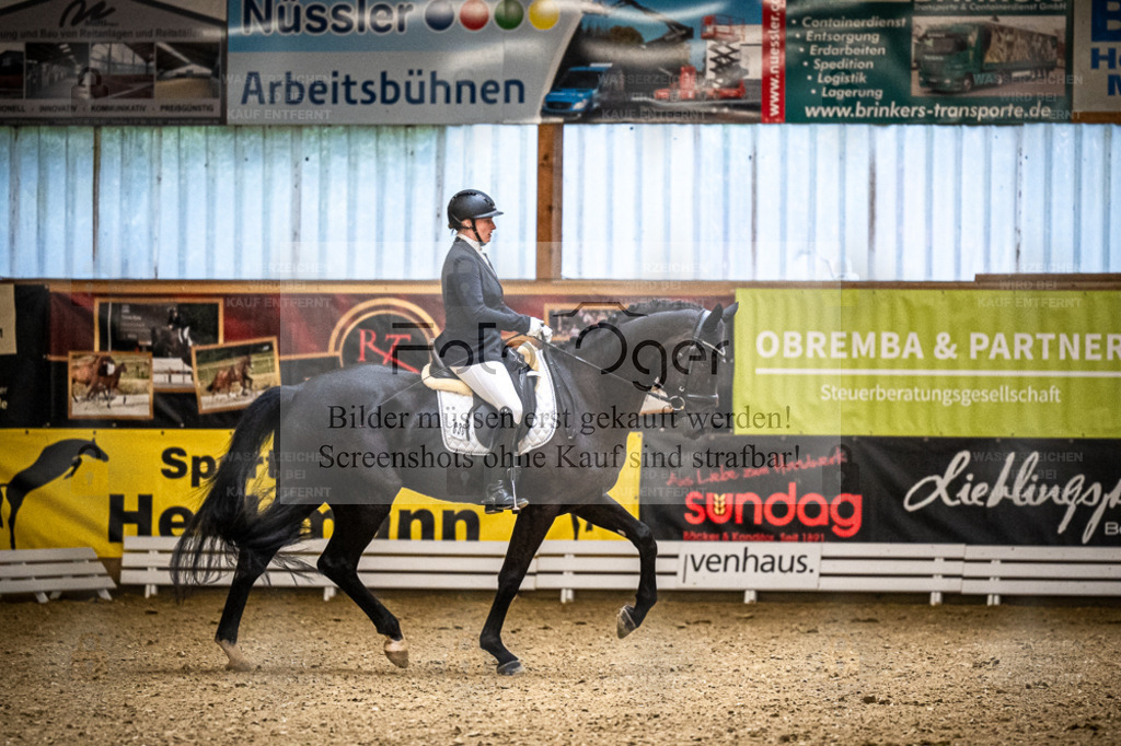 DOS_1179 | Entdecke hochwertige Reitturnierfotos von Foto Oger. Professionell, emotional und authentisch – jetzt Lieblingsmomente im Shop bestellen. - Realisiert mit Pictrs.com
