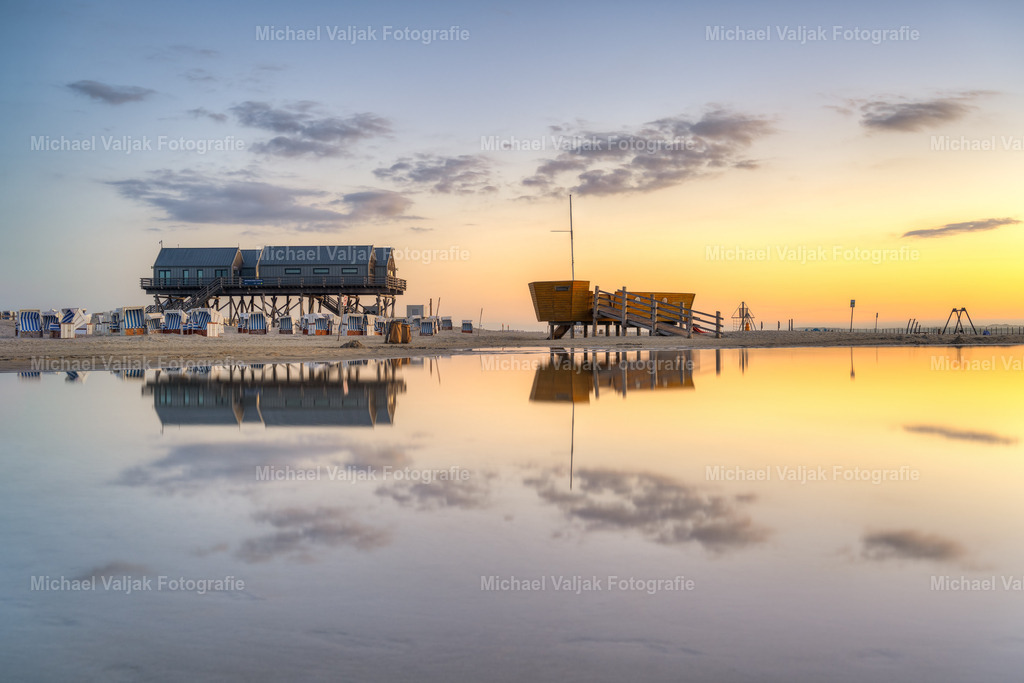 Am Strand von Sankt Peter-Ording | Morgens kurz vor Sonnenaufgang am Strand von Sankt Peter-Ording.  - Realisiert mit Pictrs.com