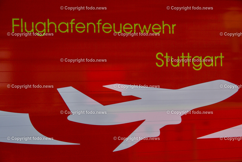 Deutschland_ Baden-Wuerttemberg_ Stuttgart_ 08.04.2025-11 | 08.04.2025, Deutschland, GER, Baden-Wuerttemberg, Stuttgart, im Bild Themenbild, Feuerwehr, Schrift, Flughafenfeuerwehr, Einsatzkraefte, Feature, Symbolbild