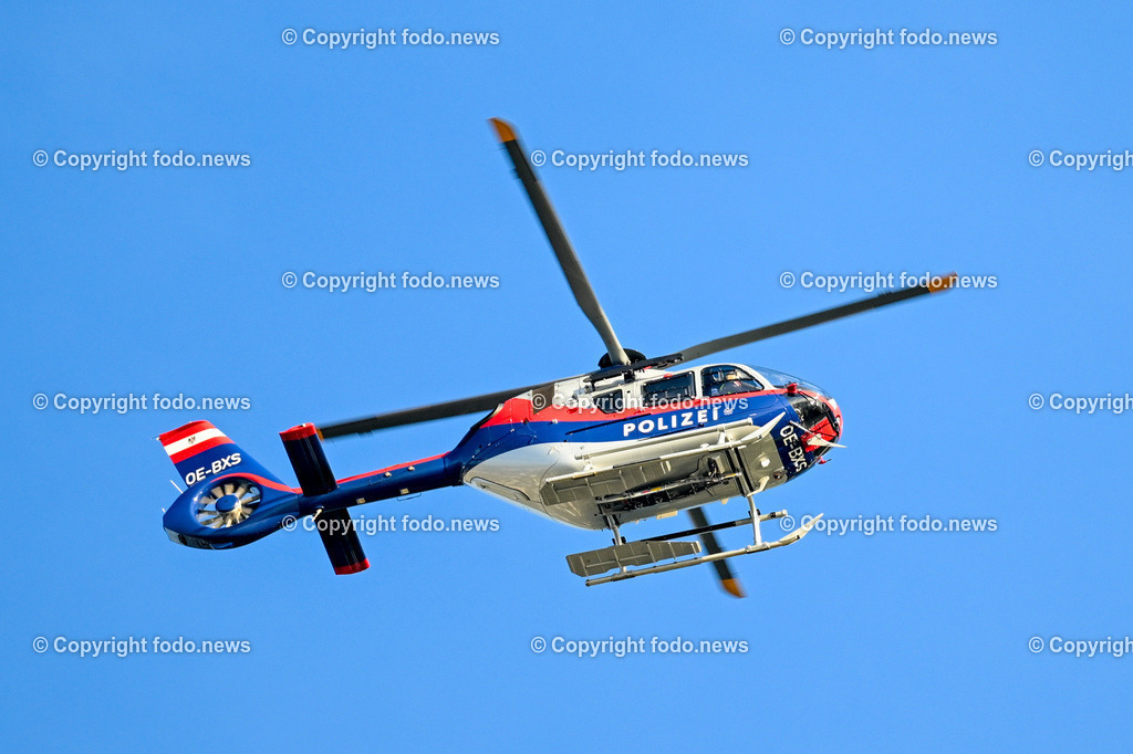 Polizei_ 18.04.2024-1 | 18.04.2024, Oberoesterreich, AUT, Polizei, im Bild Polizei, Polizeihubschrauber, Einsatzkraefte, Libelle, Luftueberwachung, Polizisten, Polizistinnen, Beamte, Exekutive, Einsatz