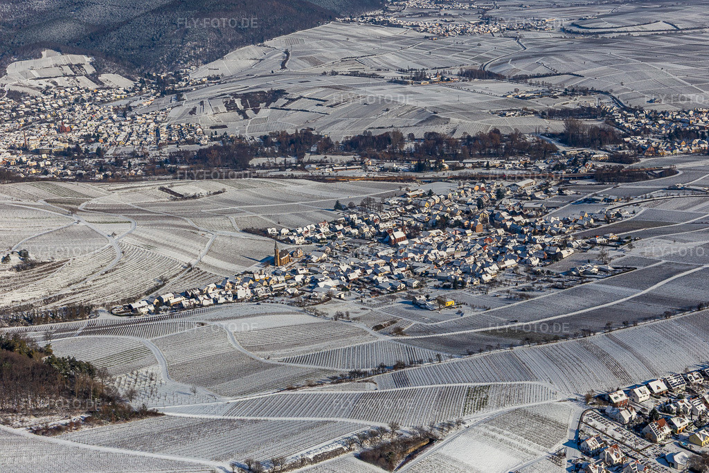 Luftbild: Winterluftbild im Schnee in Birkweiler im Bundesland Rheinland-Pfalz in Deutschland. Foto: IMG_124477.jpg vom 11.02.2021 durch Werner Riehm/FLY-FOTO.de