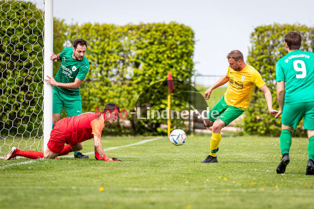 ASV Eglfing gegen SV Haunshofen | Fußball Kreisklasse Herren Oberbayern Zugspitze Gruppe 3 2025/26, ASV Eglfing gegen SV Haunshofen, 20250427,Ball frei vor dem Tor von Michael KAUNAT (ASV Eglfing Goalie 1),2025-04-27 in Eglfing (Sportanlage Eglfing), Tim FREIWALD (SV Haunshofen 22), Michael KAUNAT (ASV Eglfing Goalie 1), Florian ALBRECHT (ASV Eglfing 4)Copyright: WolfgangxLindner www.foto-lindner.de