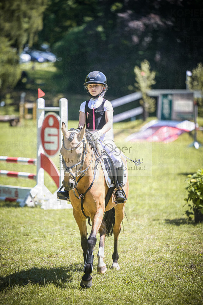 DOS_4691 | Entdecke hochwertige Reitturnierfotos von Foto Oger. Professionell, emotional und authentisch – jetzt Lieblingsmomente im Shop bestellen.Deutschlandweite Turnierfotografie. - Realisiert mit Pictrs.com