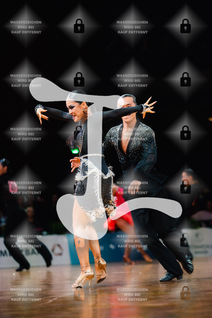 GOC 2025 - WDSF GrandSlam Latin 82nd-86th (158) Yifan Zheng _ Rong Ma (China)-2025-08-23-1755 | Webshop for digital downloads and prints of dance sport, event & show photographer Julian Link - Realisiert mit Pictrs.com