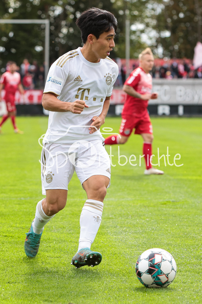 TSV Aubstadt - FC Bayern Amateure | Hyunju LEE (FCB #8) am Ball