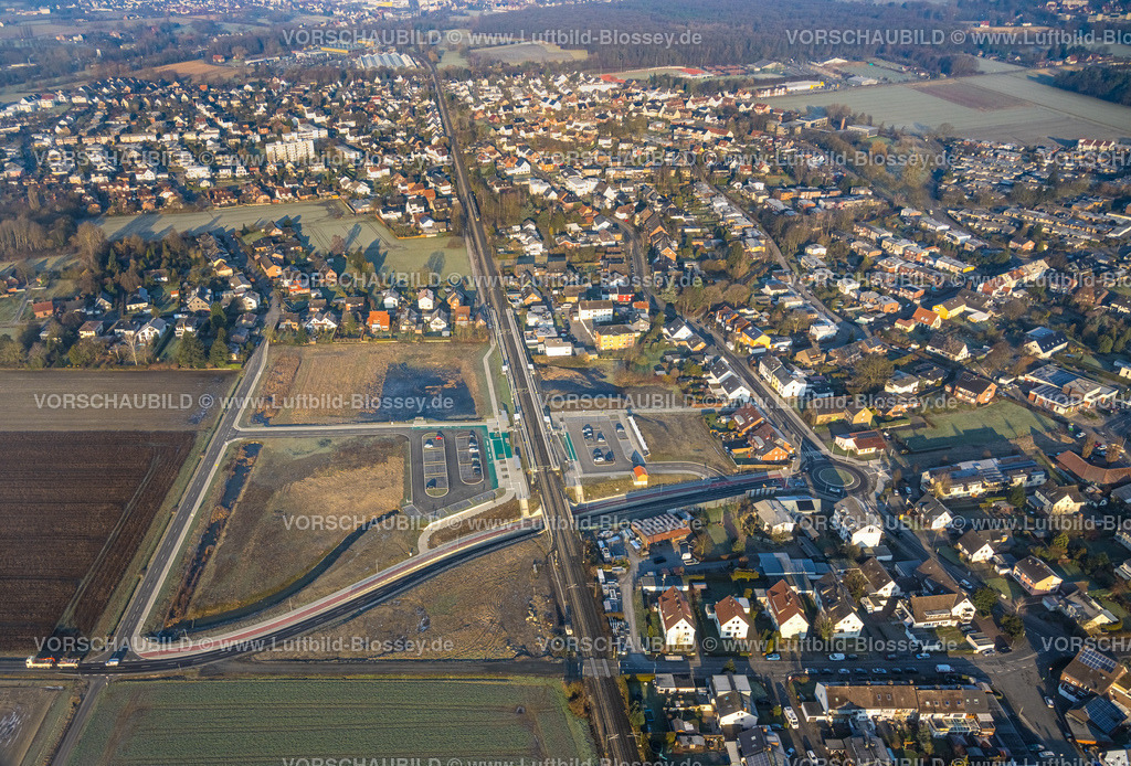 Hamm250200533Rhynern | Luftbild, Wohngebiet Westtünnen, geplante Nahverkehrsverbindung mit Haltepunkt in Westtünnen, Baustelle am Südfeldweg und Von-Thünen-Straße für den künftigen Bahnhaltepunkt, Bahnlinie mit Eisenbahnbrücke und Wohnsiedlung mit Kreisverkehr, Parkplätze,  mögliches Baugebiet Dierhagenweg, Stadtbezirk Rhynern, Hamm, Ruhrgebiet, Nordrhein-Westfalen, Deutschland