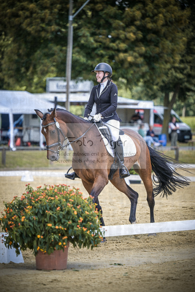 DOS_4741 | Entdecke hochwertige Reitturnierfotos von Foto Oger. Professionell, emotional und authentisch – jetzt Lieblingsmomente im Shop bestellen.Deutschlandweite Turnierfotografie. - Realisiert mit Pictrs.com