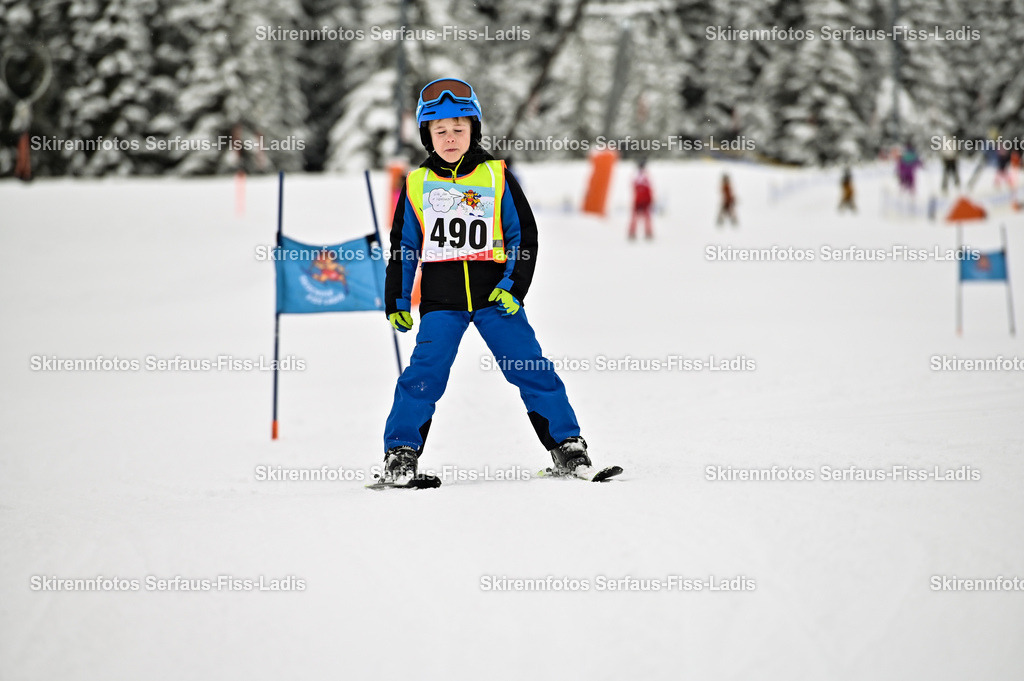 SRF_20.02.2026_0362 | Skirennfotos,Serfaus,Fiss,Ladis,Kinderskirennen,Winter,Tirol,Oberland,skirace,SFL,feelfree,weil wir's genießen,ski,Ski,skifahren,Sonnenplateau, - Realisiert mit Pictrs.com