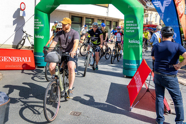 Ossiachersee autofrei - Start am Hauptplatz Feldkirchen | Bildershop von pixelworld.at - Realisiert mit Pictrs.com