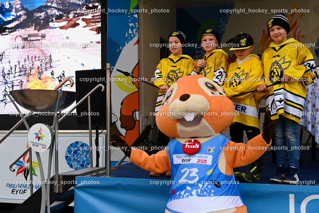 European Youth Olympic Festival EYOF 2023 Pressekonferenz | Jugendspieler EC Hornets Spittal, Olympisches Feuer, Maskottchen European Youth Olympic Festival EYOF 2023, 