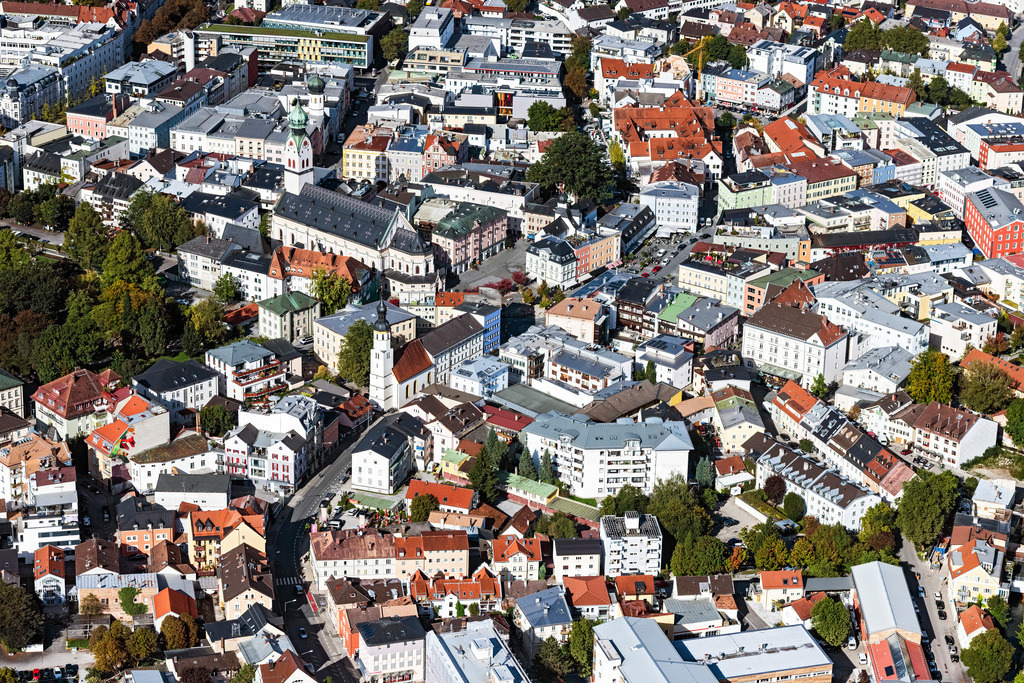 dr__0092246.jpg | ROSENHEIM 01.10.2021 Altstadtbereich und Innenstadtzentrum in Rosenheim im Bundesland Bayern, Deutschland. // Old Town area and city center in Rosenheim in the state Bavaria, Germany. Foto: Daniel Reiter