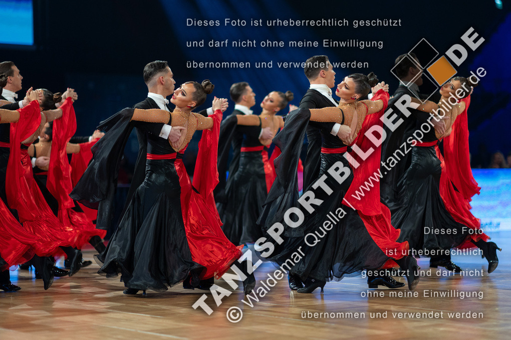 20251206-03908 | Hier finden Sie Tanz Bilder vom Latein und Standard Formationen tanzen. Sportbilder vom Tanzsport. Schöne Fotos und von Weltmeisterschaft, Europameisterschaft, Bundesliga, Regionalliga, Oberliga und Landesliga sowie von GOC Stuttgart, DanceComp, WM Bremen