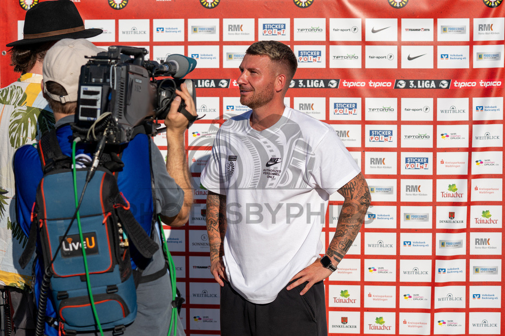 SG Sonnenhof Großaspach vs. Fortuna Köln, Fussball, 3. Liga, 1. Spieltag, 08.08.2026 | Pascal Reinhardt (Trainer SG Sonnenhof Großaspach) im Interview mit SWR nach dem Sieg,SG Sonnenhof Großaspach vs. Fortuna Köln, Fussball, 3. Liga, 1. Spieltag, 08.08.2026,DFB regulations prohibit any use of photographs as image sequences and/or quasi-video