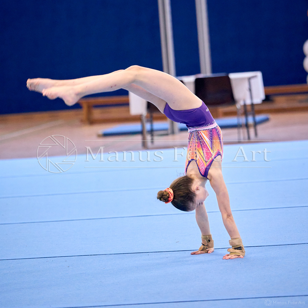 2024-10-06-3-C-DSC01917 | Professionelle Sportfotografie in Hamburg, Schleswig-Holstein und Niedersachsen – spezialisiert auf Rhönrad, Geräteturnen, Leistungsturnen und rhythmische Sportgymnastik. Bundesweite Begleitung von Rhönrad-Events. Jetzt Sport-Fotos - Realisiert mit Pictrs.com