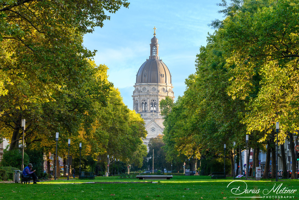 Die evangelische Christuskirche | Die evangelische Christuskirche im Herbst