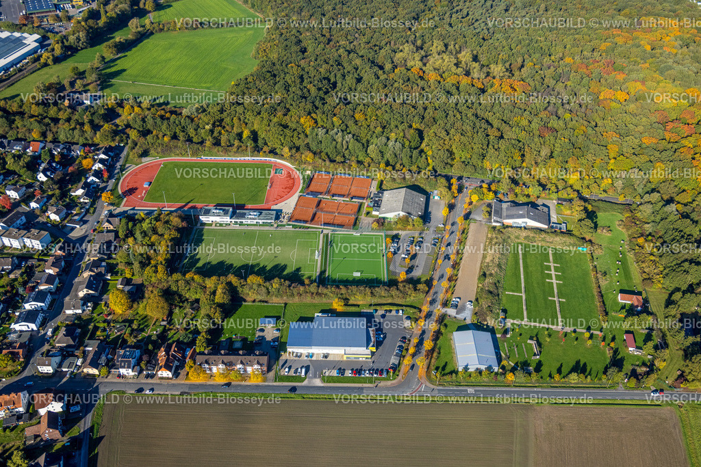 Hamm251001579 | Luftbild, Gesamtansicht der Sportanlage des Hammer SC HSC in Westtünnen, Tennisplätze, Fußballstadion und Leichtathletikstadion, Bogensportzentrum und von-Thünen-Halle, Kleinspielfeld Fuchshöhle, Pilsholz Wald, Netto Supermarkt, Stadtbezirk Rhynern, Hamm, Ruhrgebiet, Nordrhein-Westfalen, Deutschland