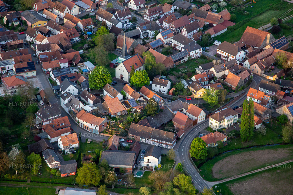Luftbild: Kirchstr in Barbelroth im Bundesland Rheinland-Pfalz in Deutschland. Foto: IMG_140269.jpg vom 11.04.2024 durch Werner Riehm/FLY-FOTO.de