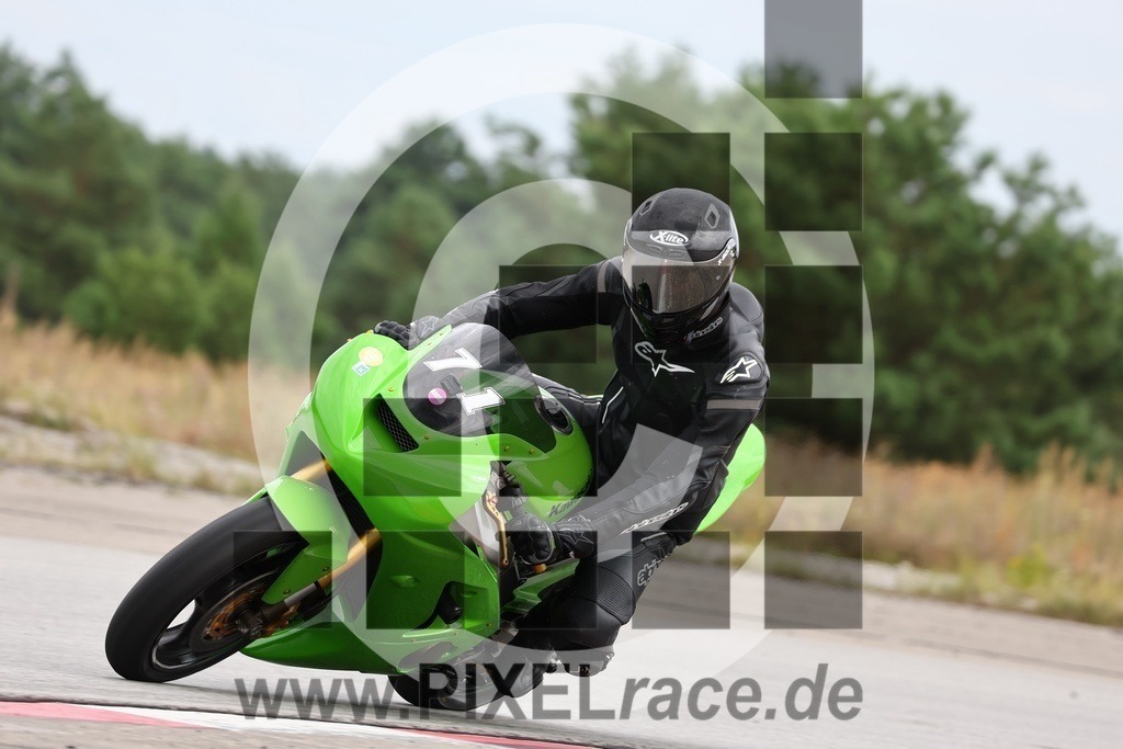 0071-20240803_04368 | Schöne Erinnerungen an spannende Momente - das festzuhalten ist unser Job. PIXELrace.de ist seit 2003 auf den Rennstrecken Europas unterwegs um die Action draußen beim Fahren und die wunderbare Stimmung imm Fahrerlager für euch einzufangen.