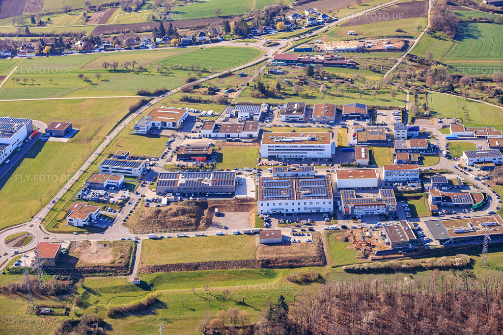 Luftbild: Gewerbegebiet Hoheneichstraße mit EVE Ernst Vetter GmbH und Eurofins Inpac Medizintechnik im Ortsteil Dietlingen in Keltern im Bundesland Baden-Württemberg in Deutschland. Foto: IMG_154185.jpg vom 02.04.2026 durch Werner Riehm/FLY-FOTO.deAuflösung des Originals: 6000 x 4000 pxWWW.EVE-ROTARY.COM