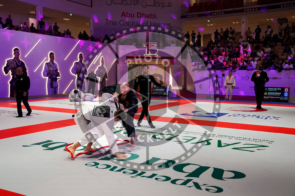 20231109PBB3666 | Fighters compete during the AJP World Professional Championship in the Mubadala Arena in Abu Dhabi, Arab United Emirates, on November 9, 2023.